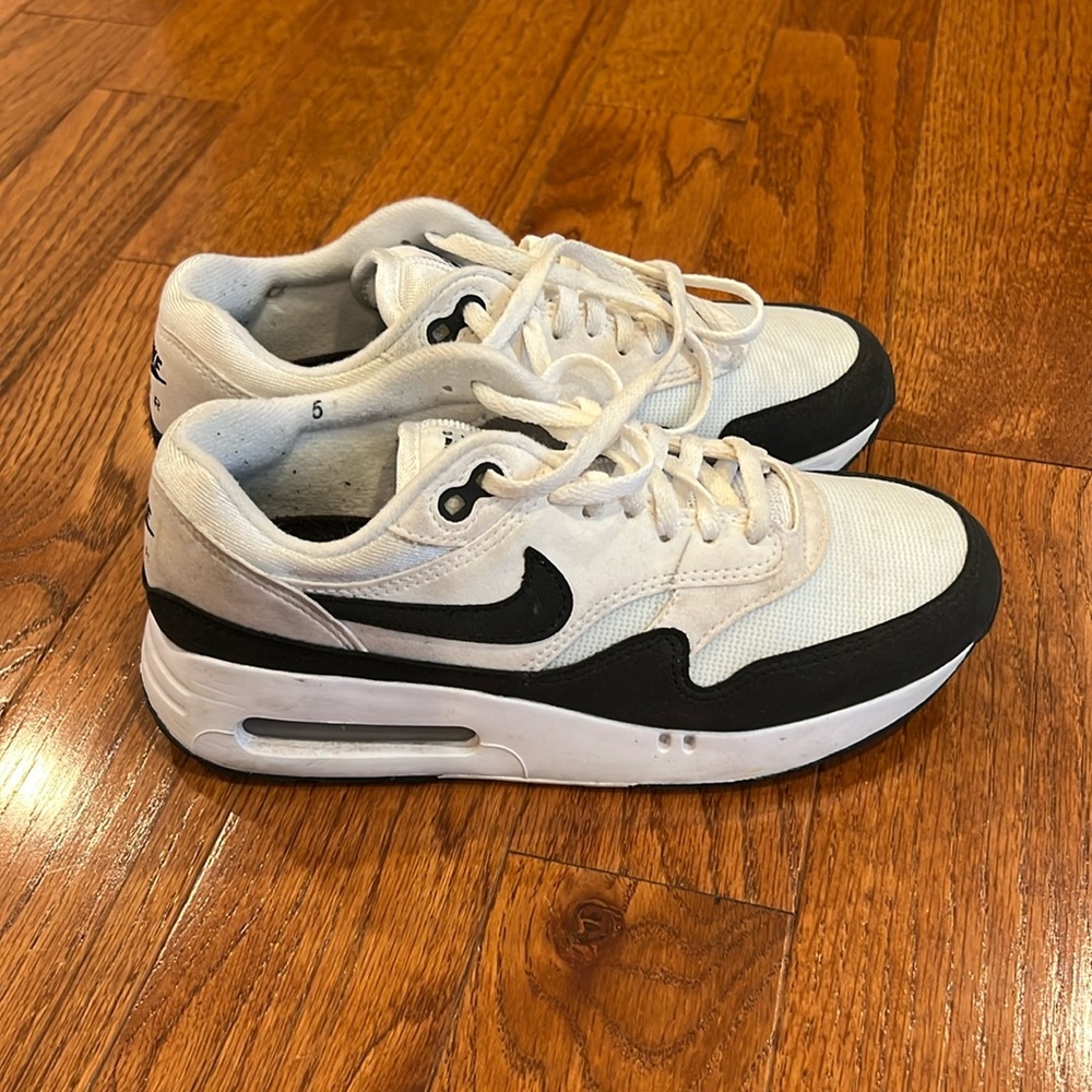 Used Nike air max golf shoes size 5